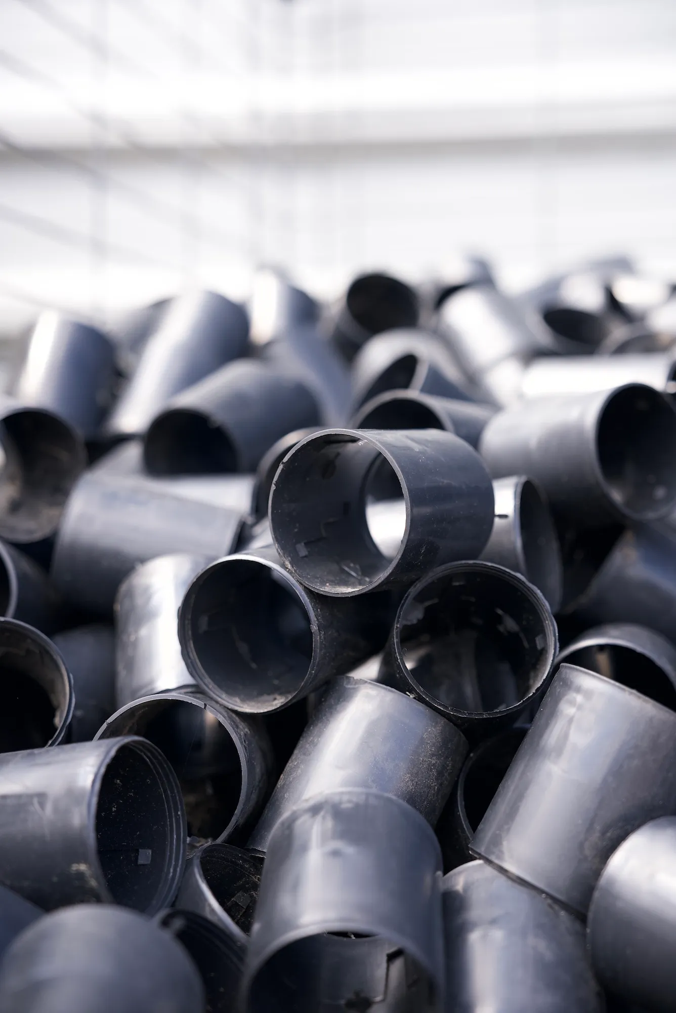 Tuleje Drewplast w kolorze czarnym.